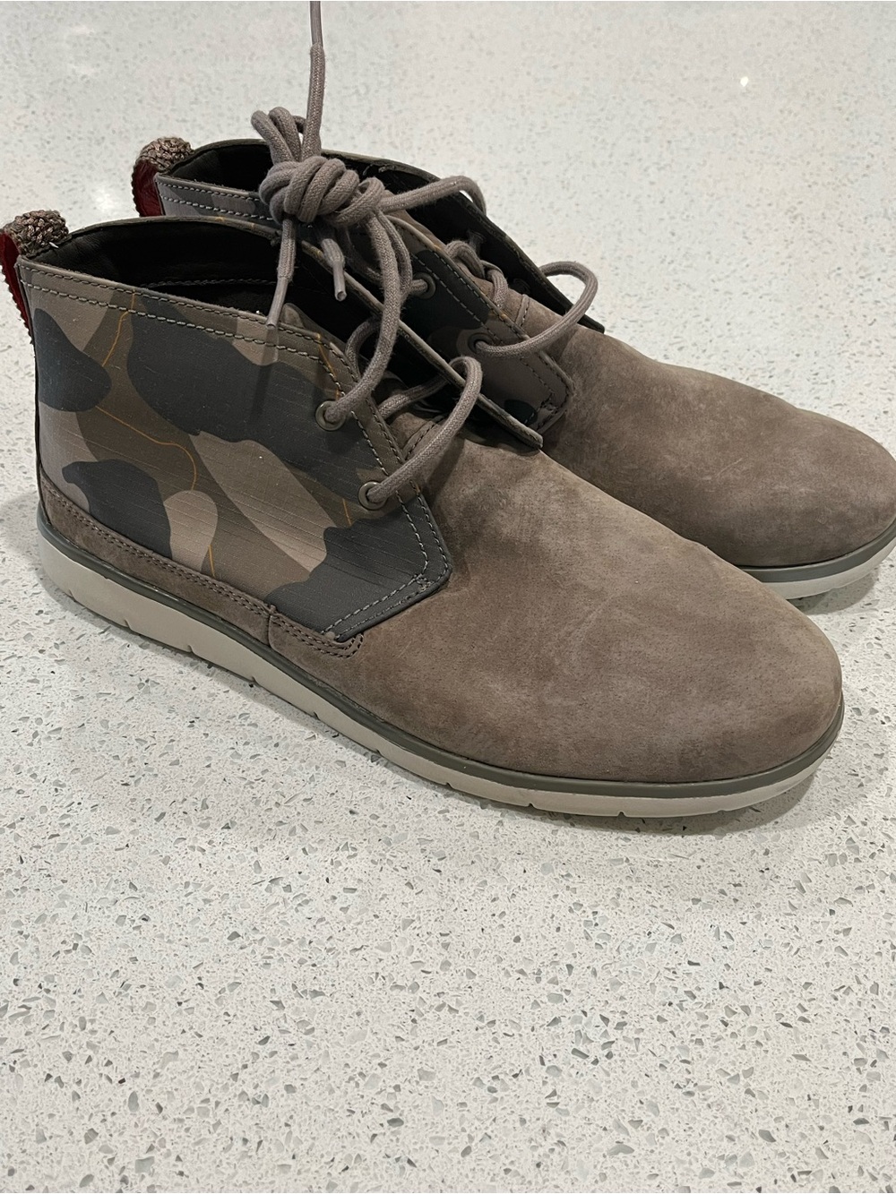 UGG Men's Freamon Taupe & Army Green Camo Suede & Nylon Chukka Boots Size 9.5